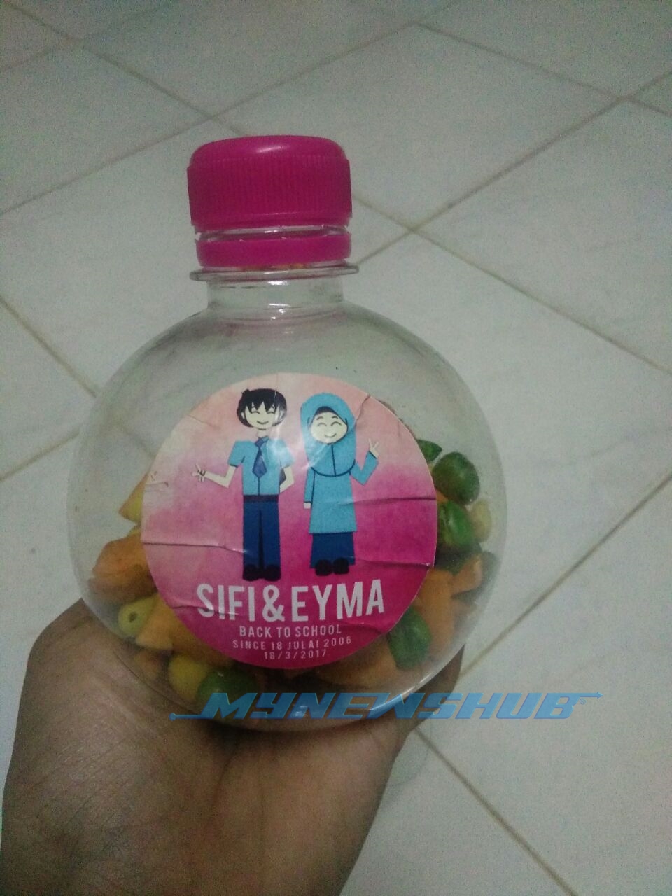 Sempoi... Pengantin Sanding Pakai Baju Seragam Sekolah