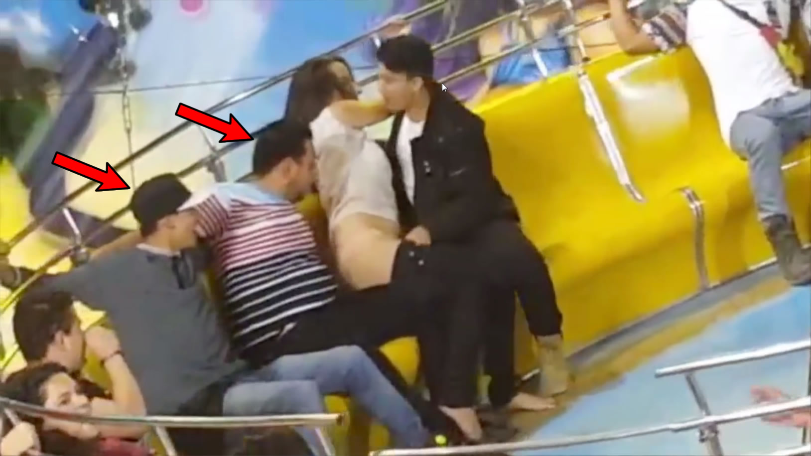Gadis Tak Pakai Seluar Dalam Jadi Perhatian Di Funfair
