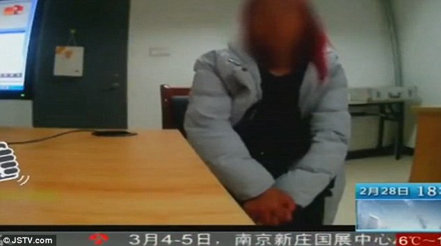 Pasangan Suami Isteri Serang Wanita Tolak Anak Mereka