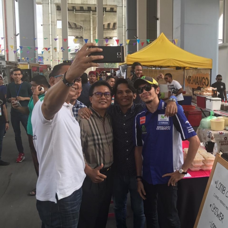 Terkejut Wajah Seiras, Rossi Peluk Lelaki Perak Ini