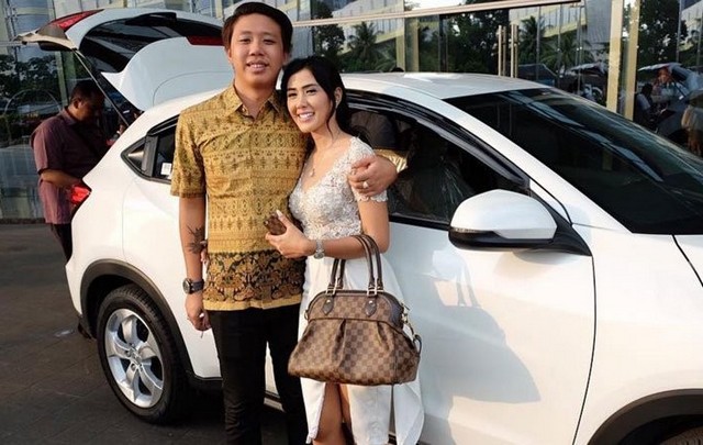 Kisah Cinta 6 Hari Selebriti Indonesia Dengan Jutawan
