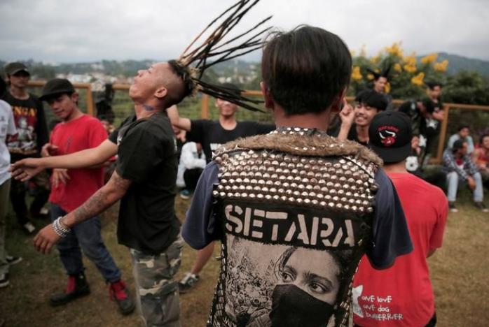 Kumpulan Punk Muslim Berdakwah Di Konsert