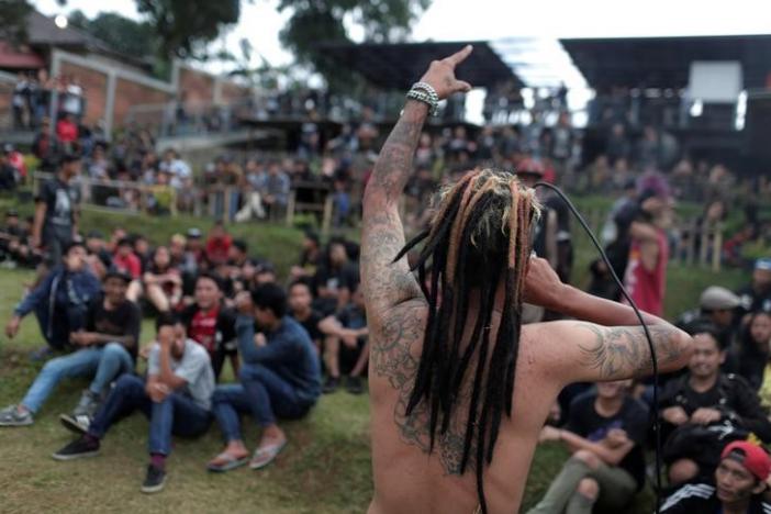 Kumpulan Punk Muslim Berdakwah Di Konsert