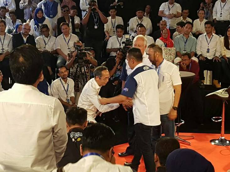 David Teo Ditampar Ketika Live Depan PM Najib Razak