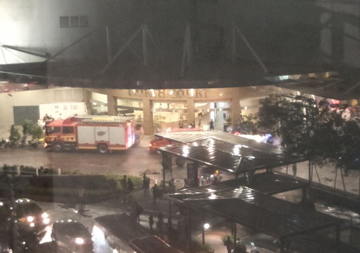 Bilik Aeon Terbakar, Asap Memenuhi Mid Valley
