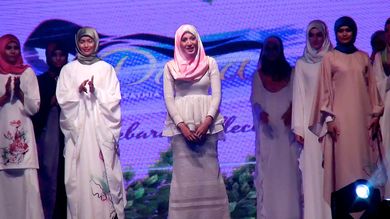 Cantik! Artis Peraga Koleksi Raya Di 'Fenomena Aidilfitri 2017'