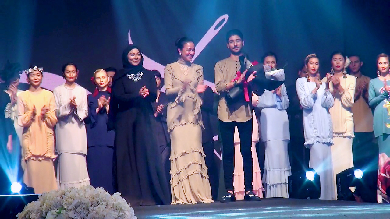 Cantik! Artis Peraga Koleksi Raya Di 'Fenomena Aidilfitri 2017'