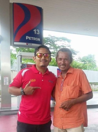 Seniman Tampil Beri Bantuan Kepada To'ki