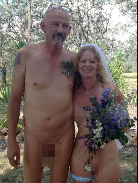 Pasangan Warga Emas Nikah Tanpa Seurat Benang