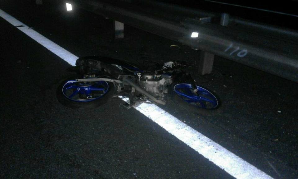 Ngeri!!! Digilis 3 Kereta Hingga Terputus Dua