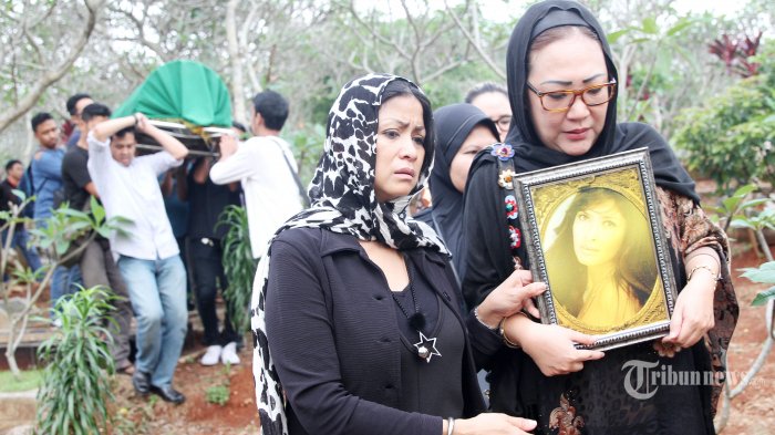 Jenazah Yana Zein Dikebumikan Cara Islam Atau Kristian?