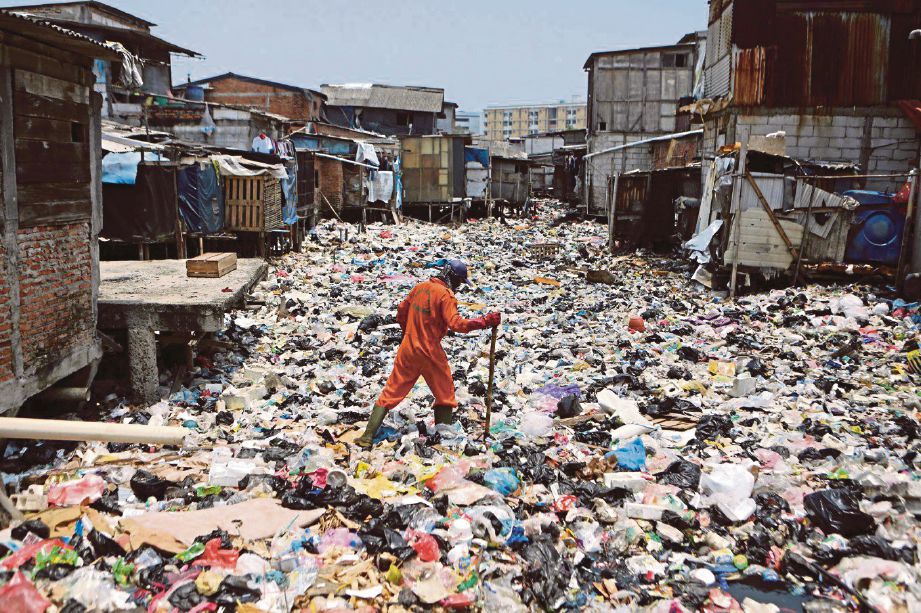 Pamer Gambar Orang Buang Sampah Di Jakarta MYNEWSHUB