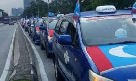 Pemandu Teksi Gagal Tuntut ‘Janji’ PH Haramkan Grab