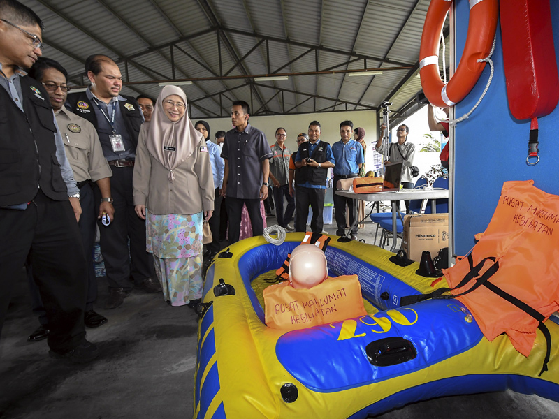 Dr Wan Azizah Tinjau Persiapan NGO Hadapi Banjir Di 