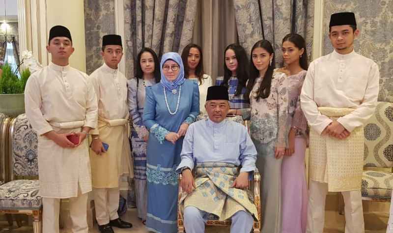 Sifat Rendah Diri Tengku Hassanal Curi Hati Rakyat Mynewshub