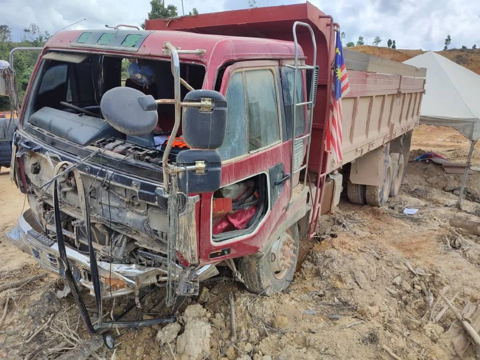 Lelaki Maut Digilis Lori Dipandu Sendiri