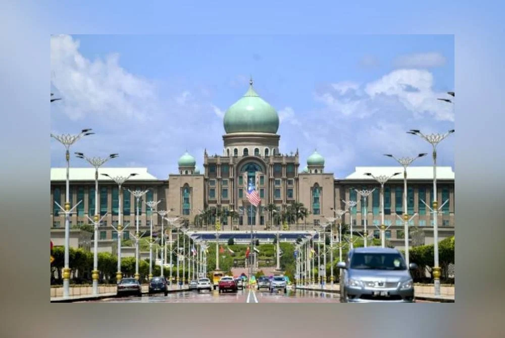 Pegawai Menteri Mula Kosongkan Pejabat