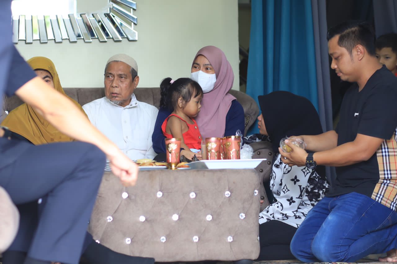 Azi Menangis Bertemu Keluarga Di Kota Bharu