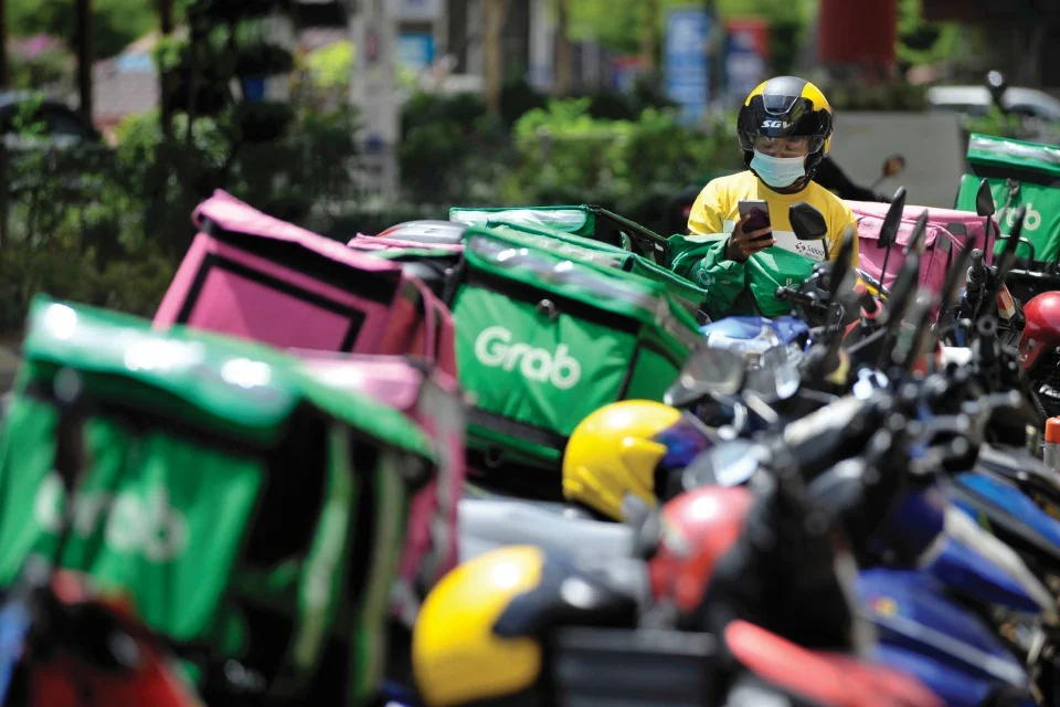 Kerajaan Tanggung Kos Dapatkan Lesen Teksi, Bas Dan E-hailing B40