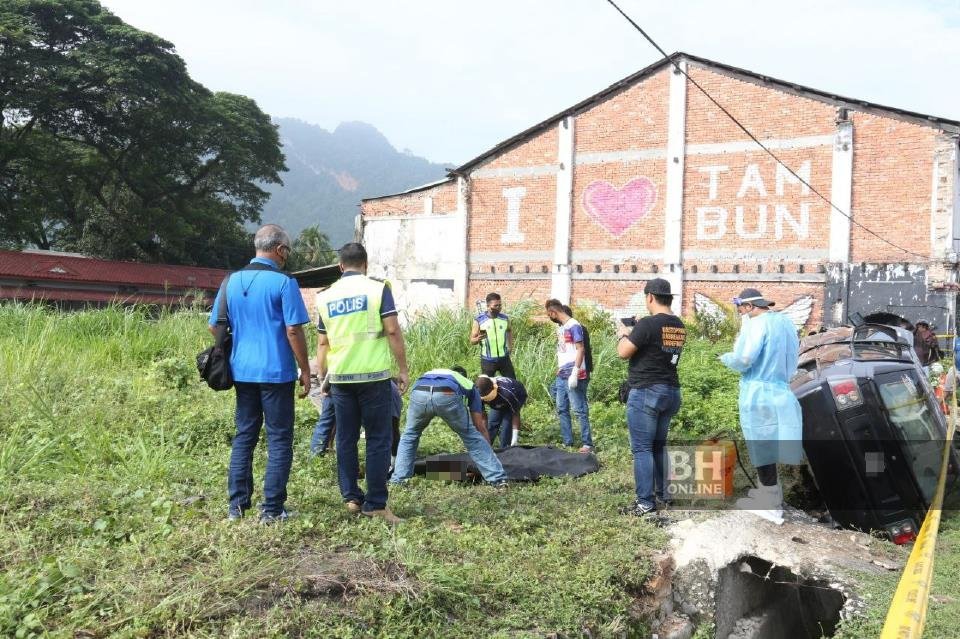 Polis Jumpa Mayat Reput Ketika Siasat Lokasi Kereta Terbabas Elak Kelibat