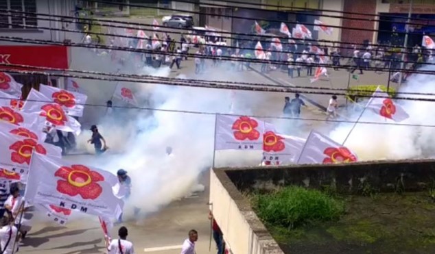 PRU-15: Penyokong Kecoh, FRU Lepaskan Gas Pemedih Mata