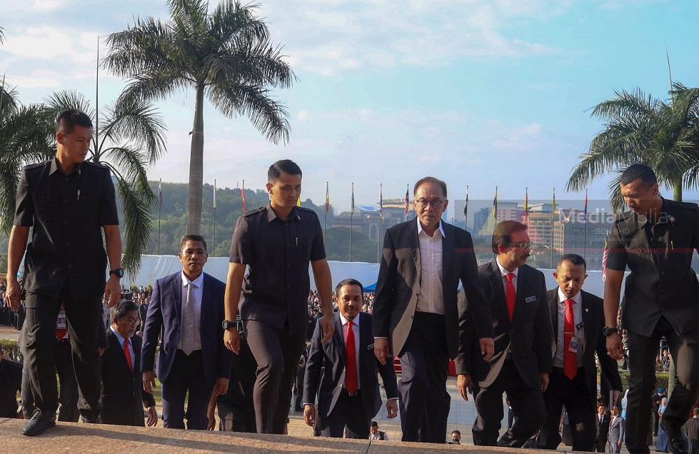 Anwar Bentuk Kabinet Esok