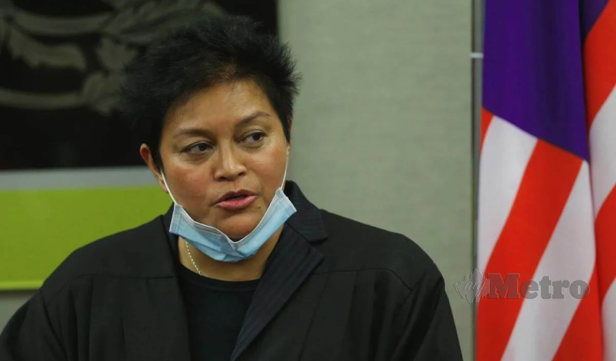Ahli Parlimen, Parti Komponen Tidak Boleh Sokong Gabungan Lain – Azalina