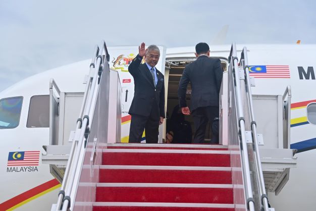 Yang Di-Pertuan Agong Berangkat Ke Qatar