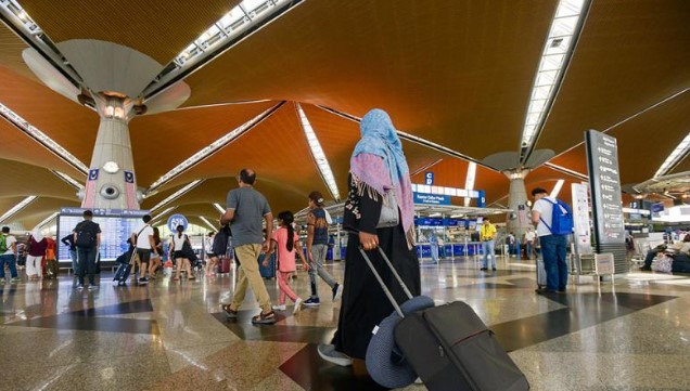 Menteri Mahu Bincang Turunkan Tiket Penerbangan Musim Raya