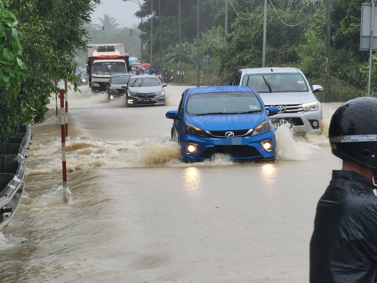 Banjir: Jalan Machang-Kota Bharu Ditutup Untuk Kenderaan Ringan