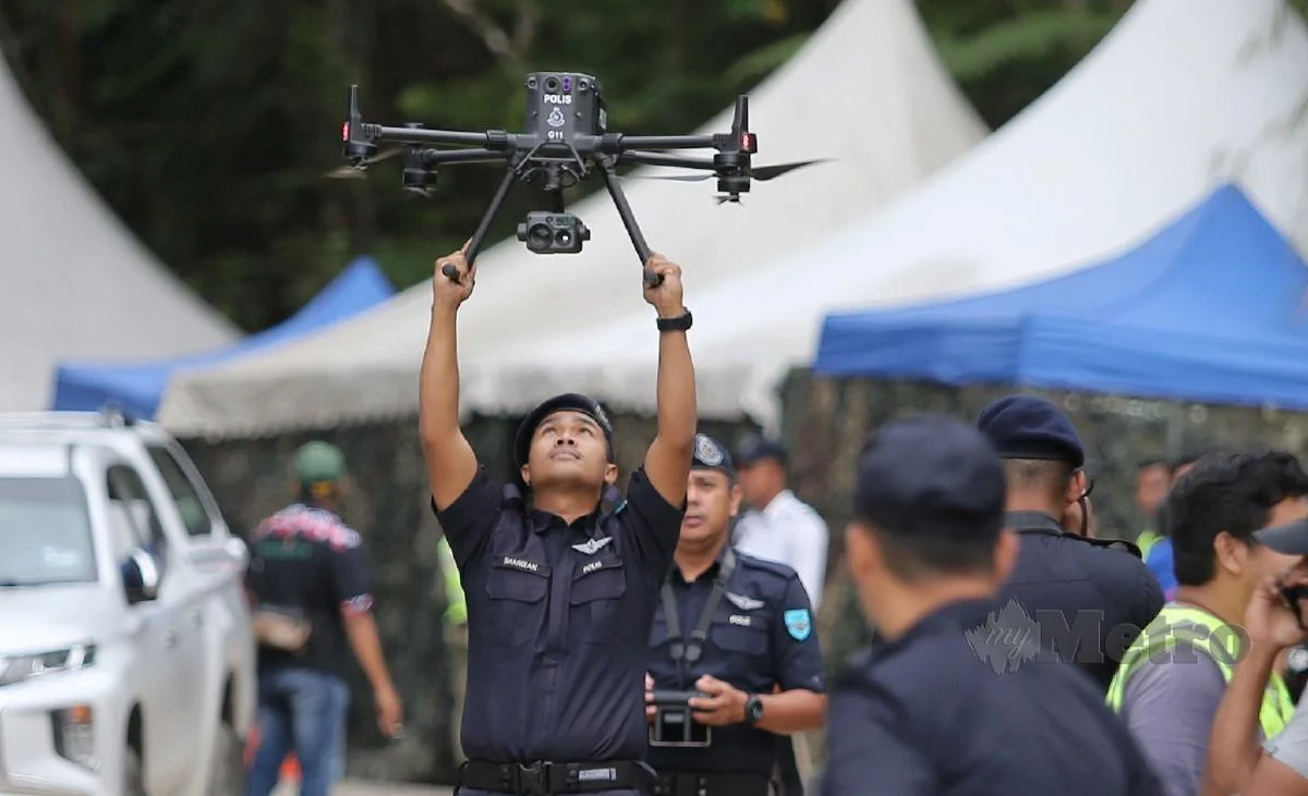 Tanah Runtuh: Rakaman Langsung Dari Udara Dipertontonkan Kepada Media