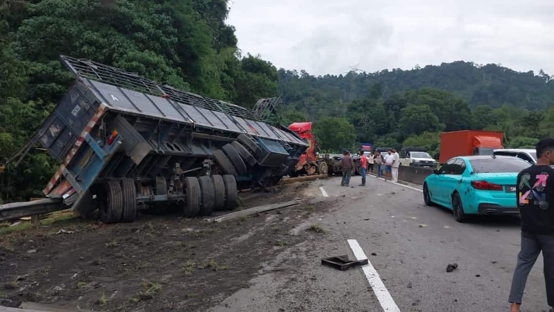 5 Kenderaan Terbalik, Trafik Sesak Di Genting Sempah