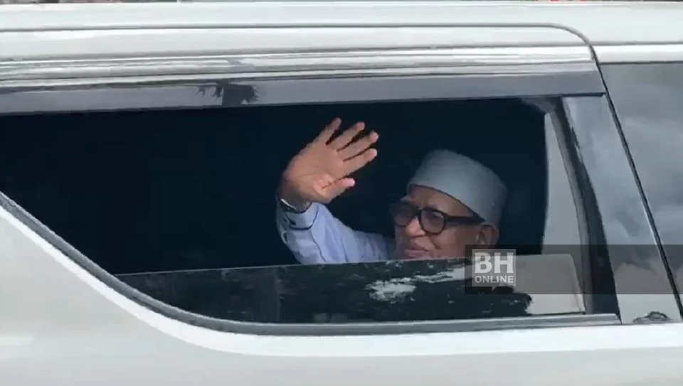 Hadi Awang Dirakam Keterangan Di IPD Sentul