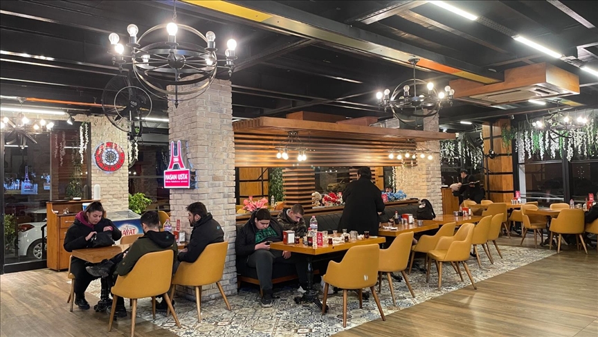 Restoran Sediakan Makanan, Minuman Percuma Kepada Mangsa Gempa Bumi