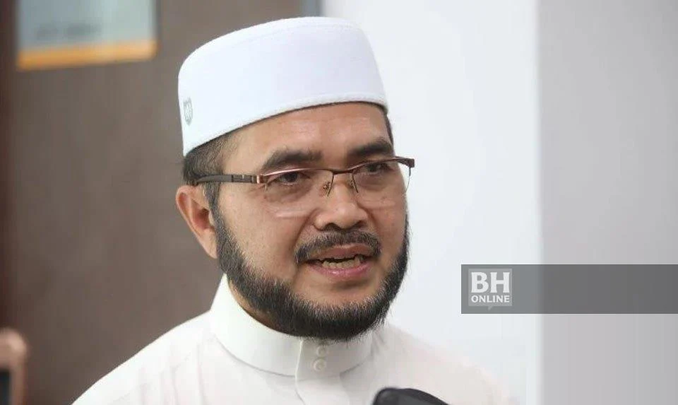 Nik Zawawi Diarah Tarik Balik Kenyataan Dakwa PM Hina Rakyat Malaysia Di Luar Negara