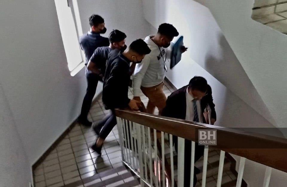 Empat Sahabat Diperintah Bela Diri Dakwaan Rogol Budak 12 Tahun