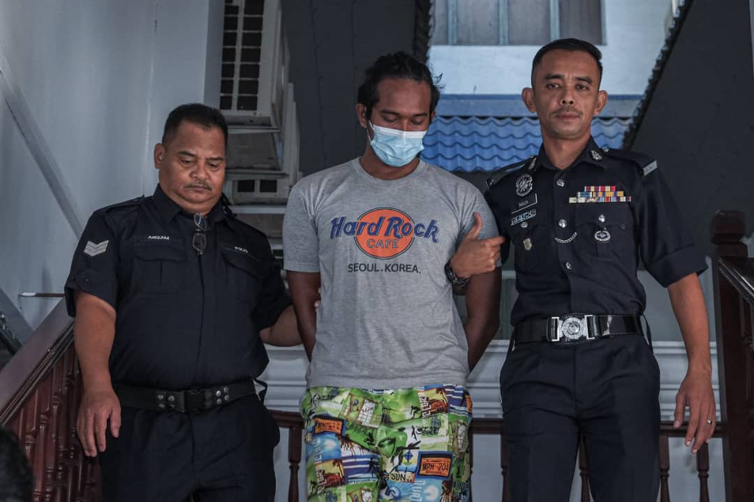 Anak Mengaku Kelar Ibu Guna Pisau Potong Daging