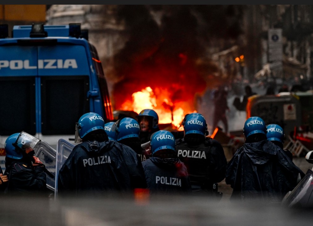 Penyokong Frankfurt Mengamuk Di Itali