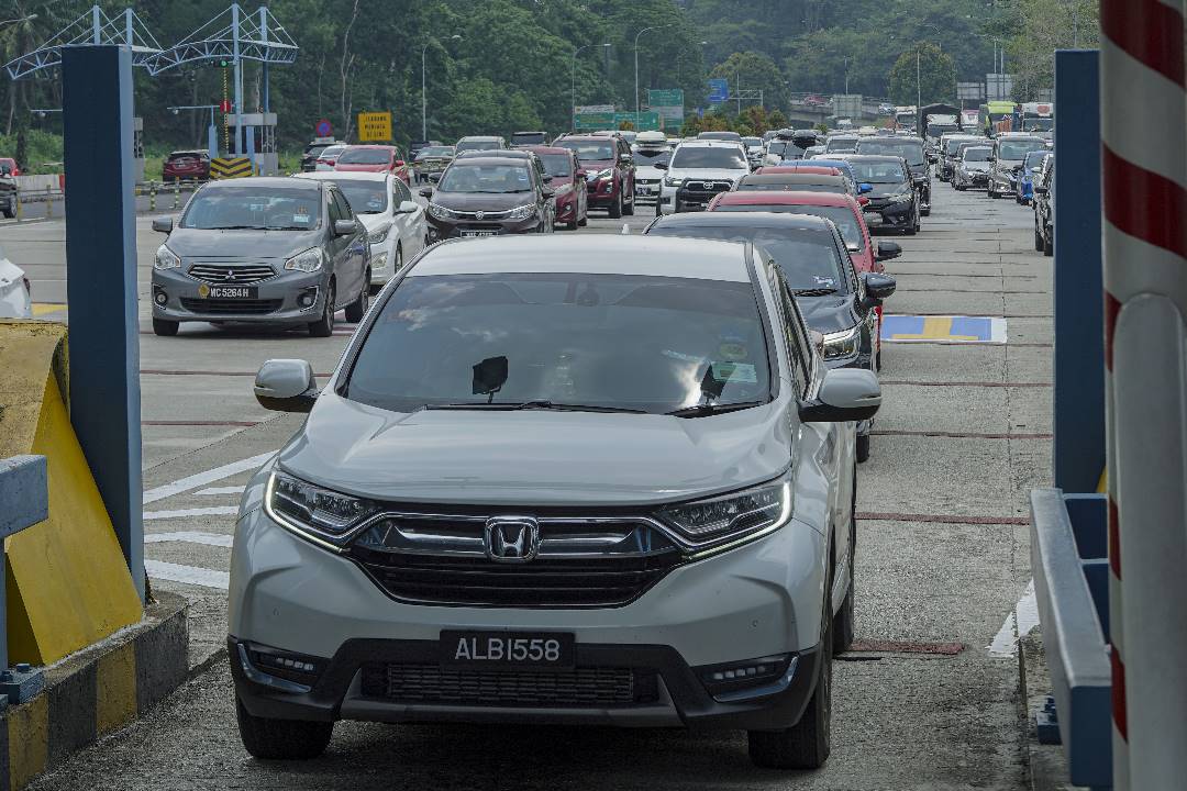 Plaza Tol Gombak Sesak, Ramai Mula Pulang Ke Kampung