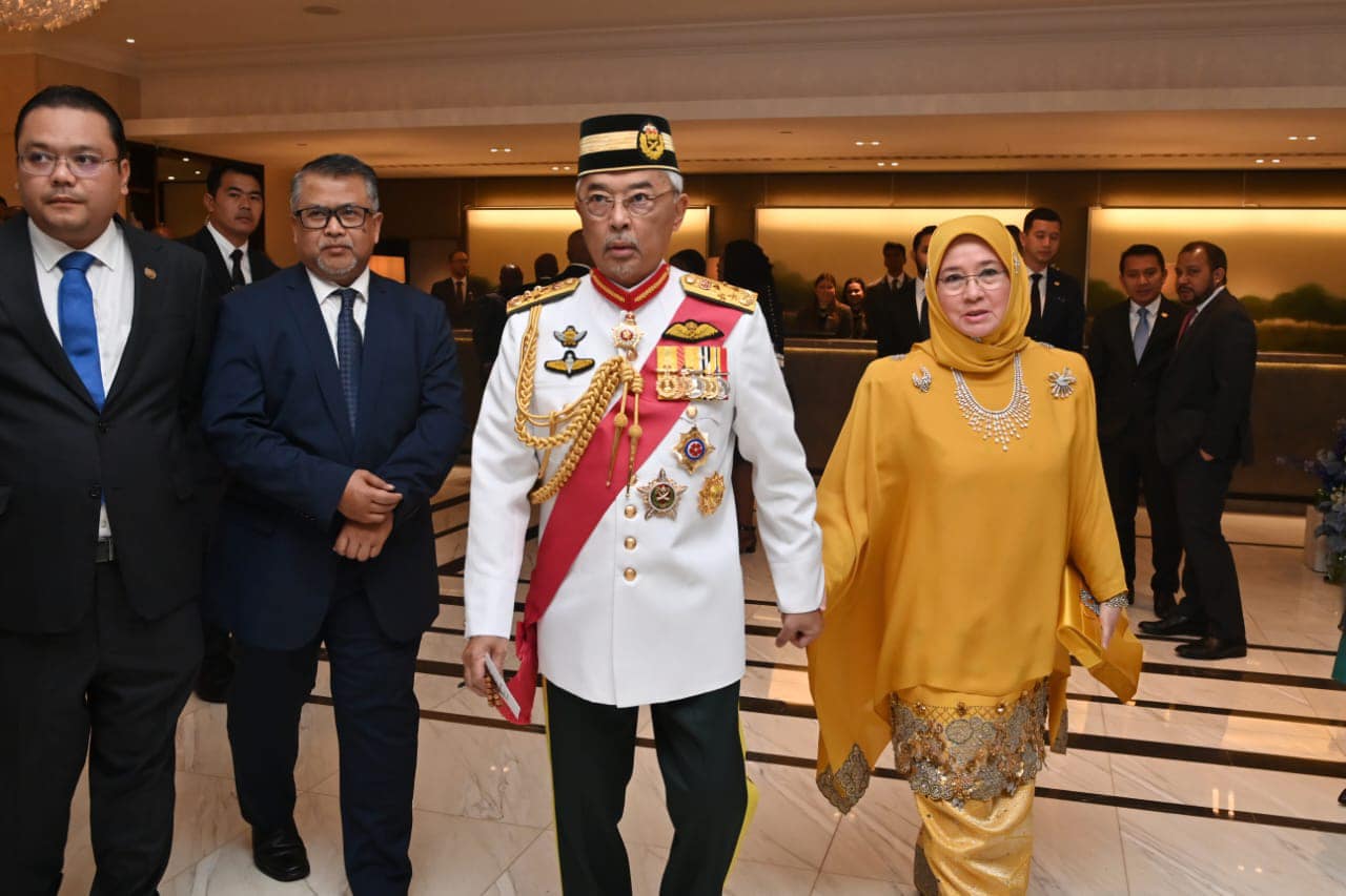 Agong Ketua Negara Pertama Hadiri Pertabalan Raja UK