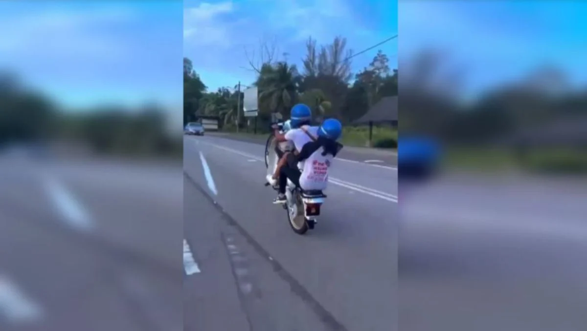 Pasangan Kekasih ‘Wheelie’ Ditahan