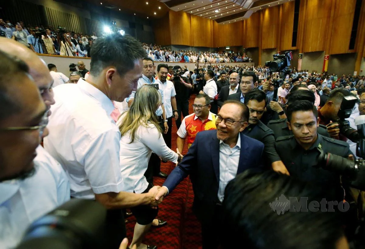 Bina Rumah Penjawat Awam Baharu, Baiki Yang Rosak – PM