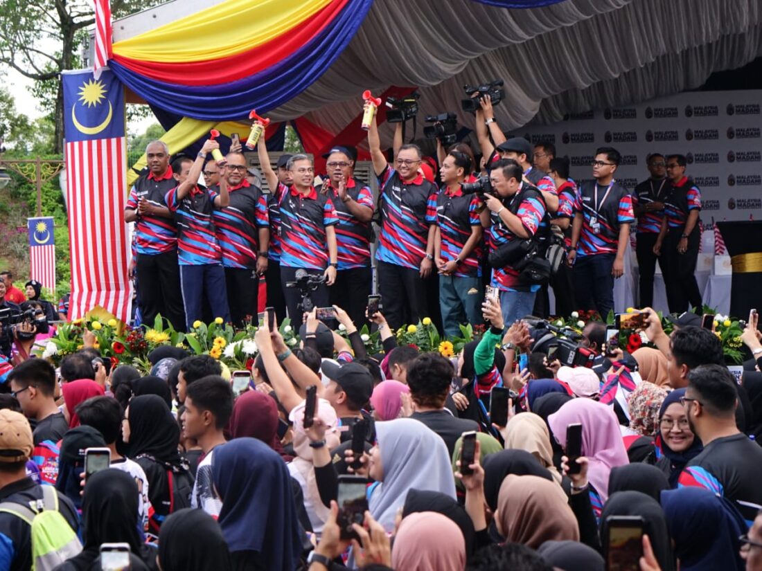 5,000 Sertai Larian, Berjalan 6,600 Langkah Perpaduan