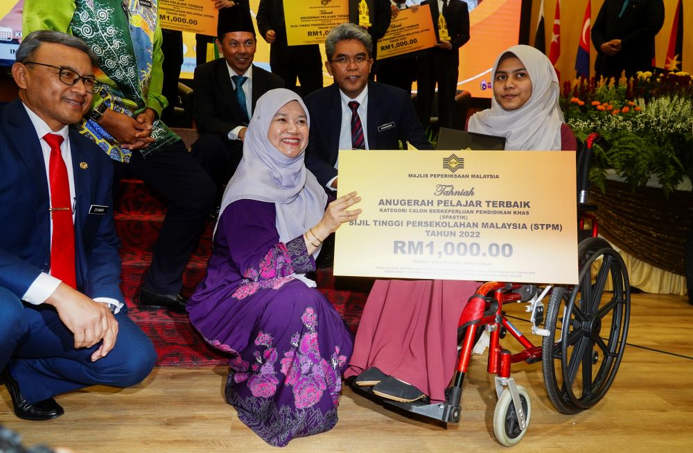 Tingkatan Enam Dijenamakan Semula -Fadhlina