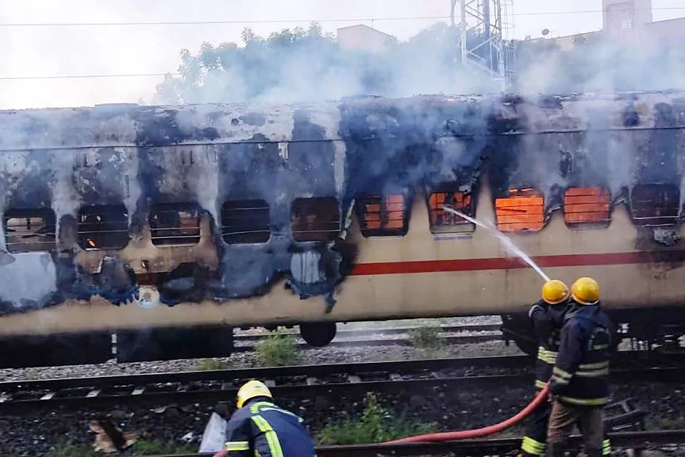 9 Terbunuh Dalam Kebakaran Gerabak Kereta Api
