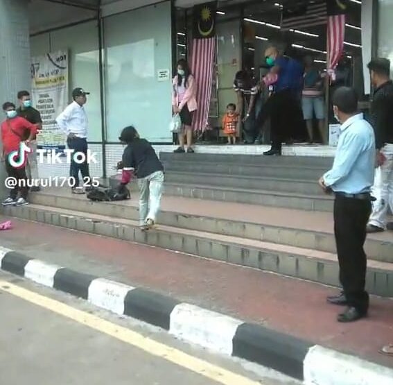 Wanita Mengamuk Ditegur Pengawal Keselamatan