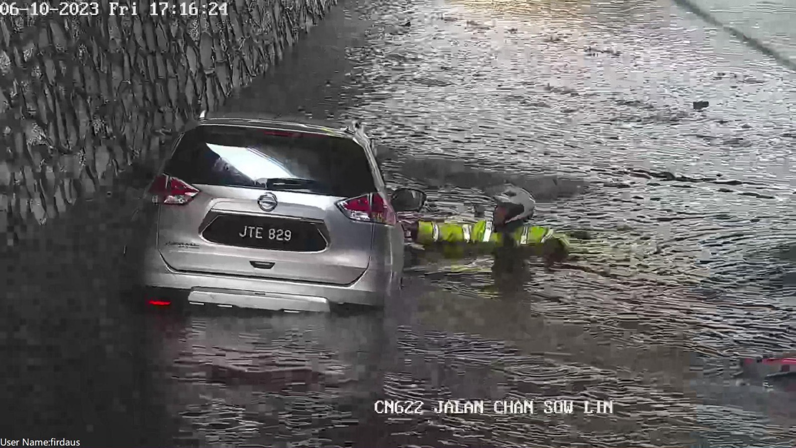 Saya Hanya Fikir Nak Selamatkan Nyawa Pemandu SUV – Wira Trafik