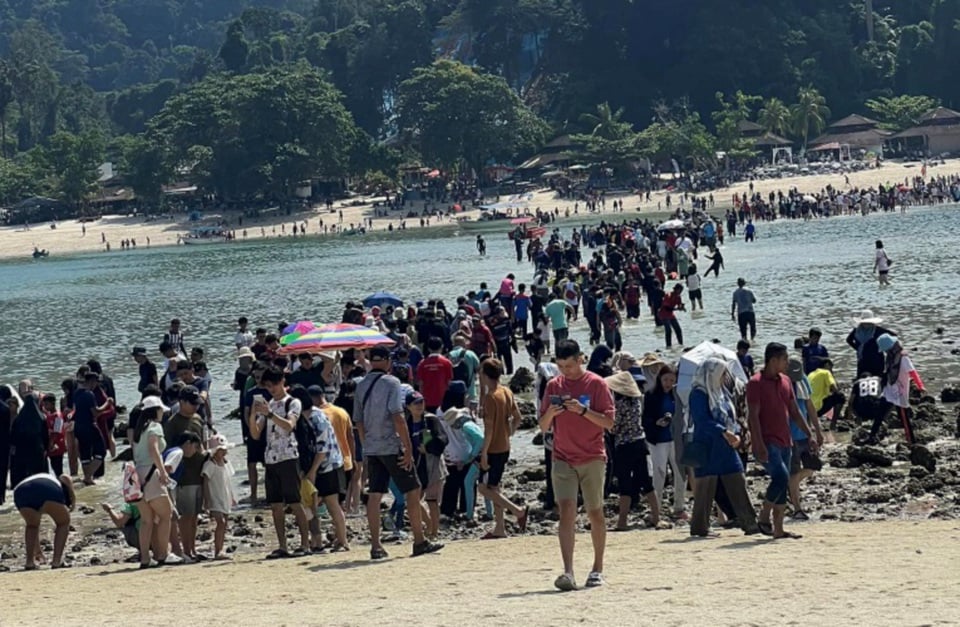 Selepas Langkawi, Laut Di Pangkor Pula ‘Terbelah’