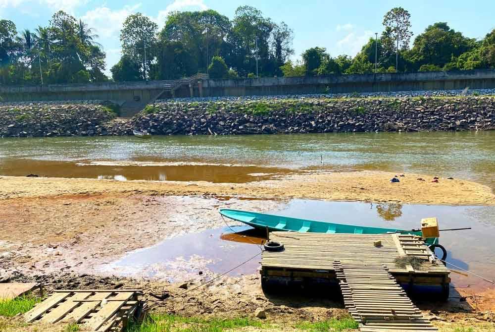 Sungai Golok Kering, Jalan Kaki Sahaja Ke Thailand