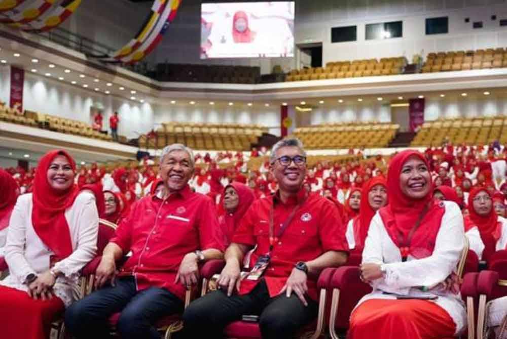 Tidak Sehaluan Dengan UMNO Selangor, Tengku Zafrul Letak Jawatan Bendahari